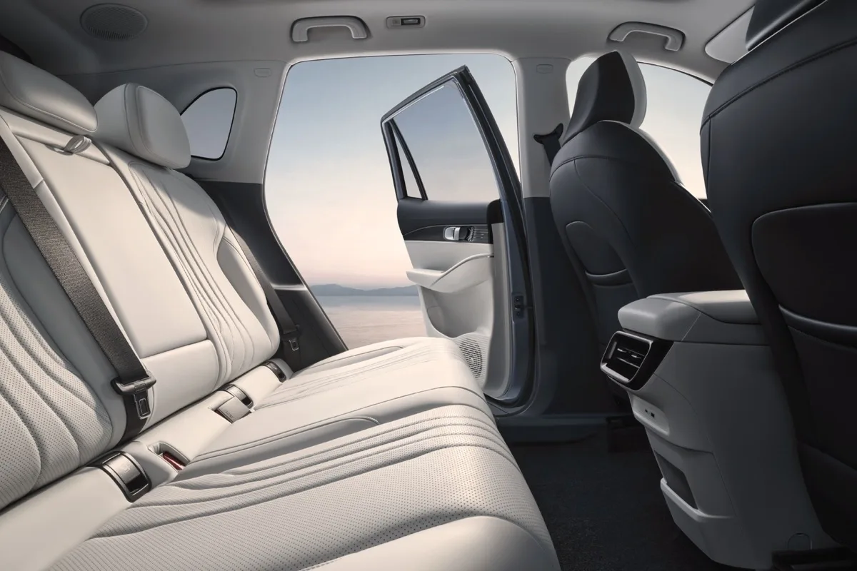 2026 Geely Starray EM-i Inspire interior premium soft-touch materials and wood accents