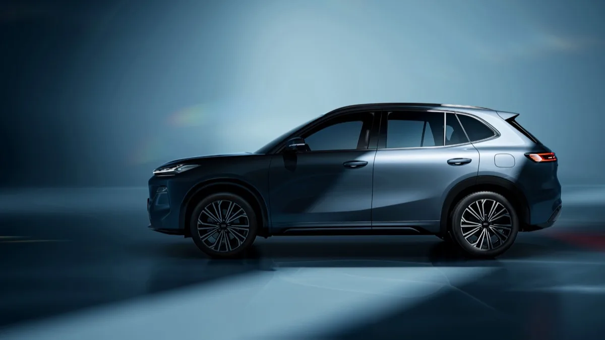 2026 Geely Starray EM-i Inspire PHEV rear three-quarter angle in Cloudveil Silver
