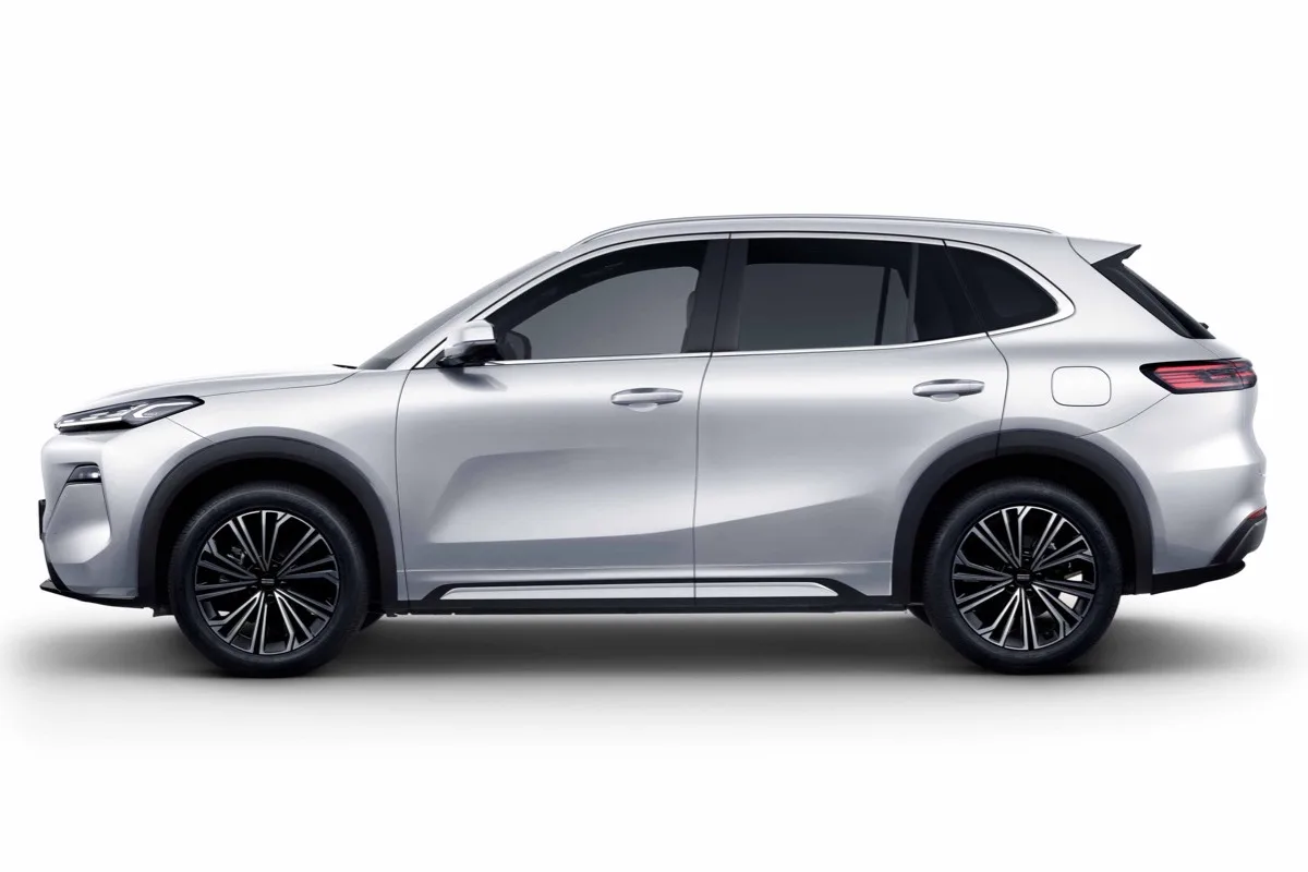 2026 Geely Starray EM-i PHEV side view in Alpine White