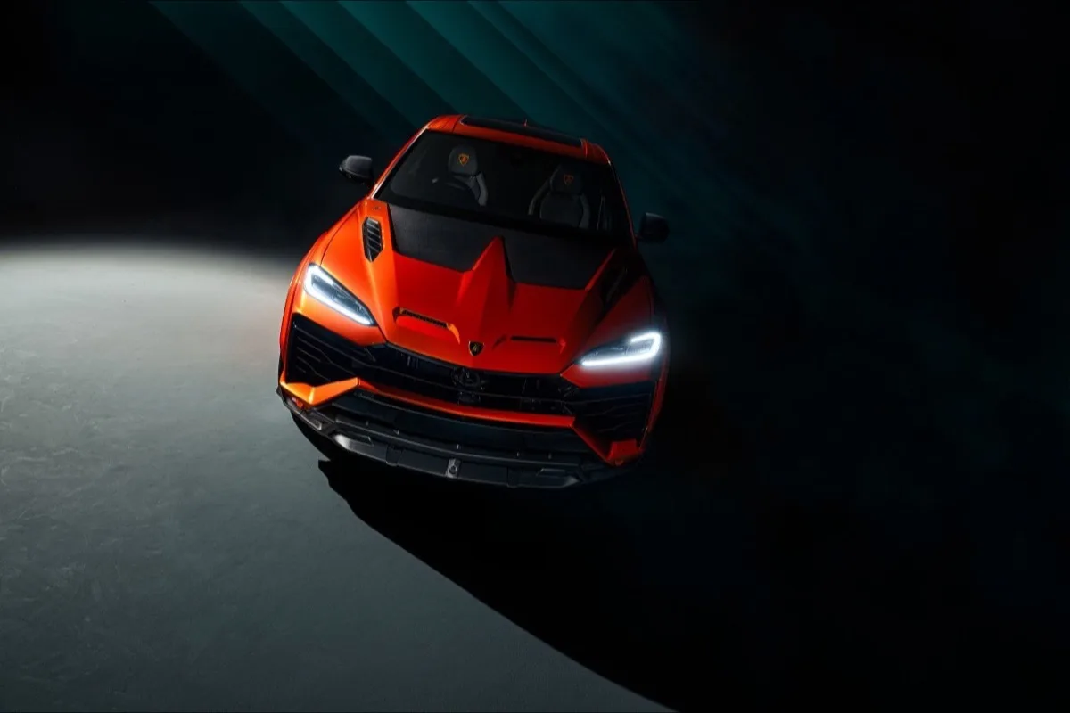 2026 Lamborghini Urus SE Widetrack elevated front three-quarter view from above showing full widebody visible