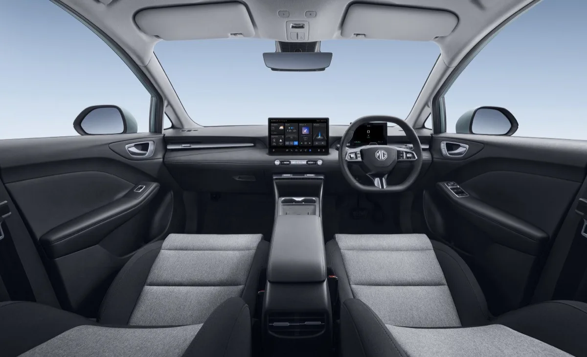 MG4 EV Urban 17-inch Starburst design alloy wheel