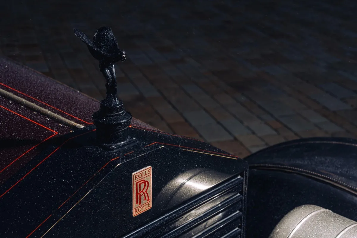 rolls royce ulack uadge spirit of ecstasy red coachline