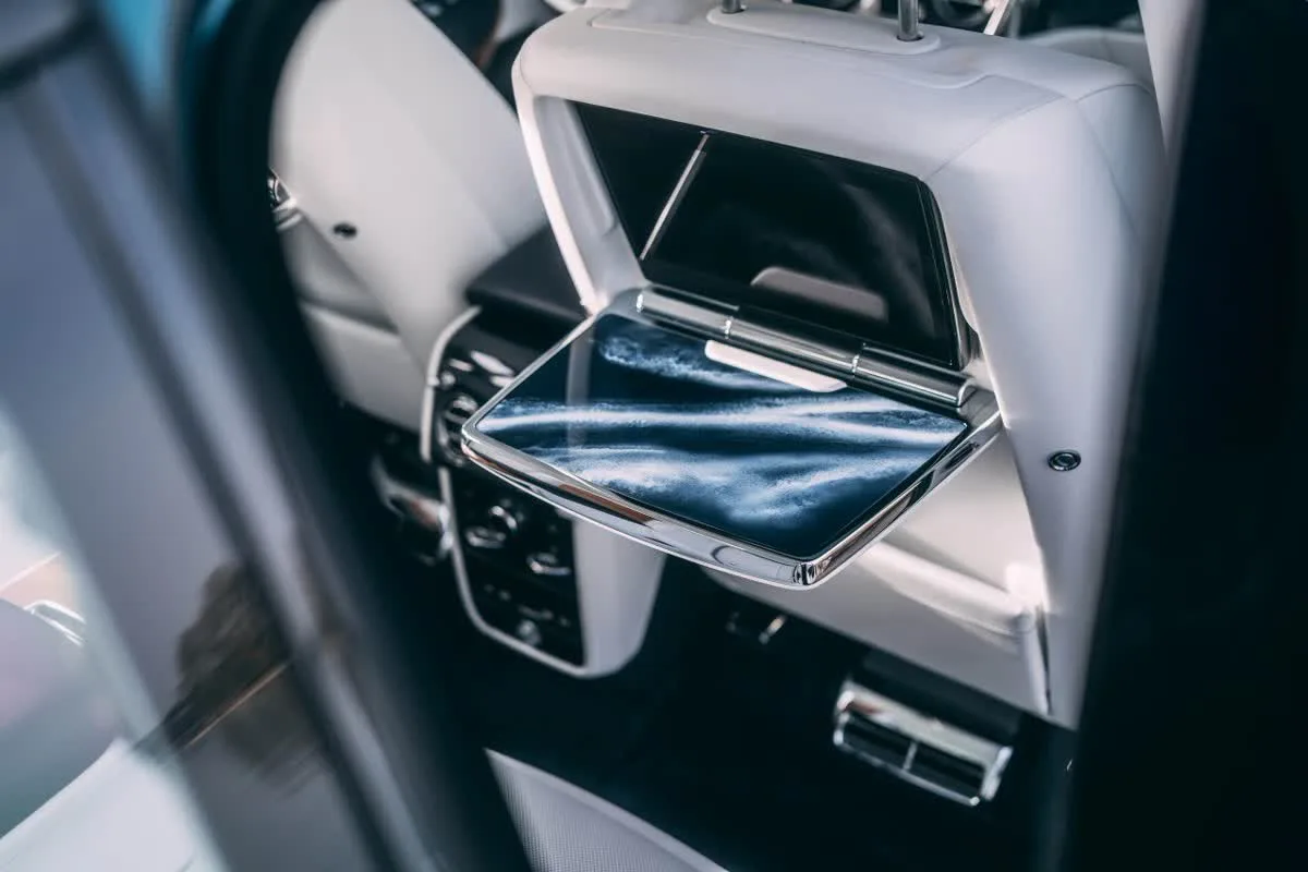 Rear vanity wave pattern Rolls-Royce Cullinan Yachting