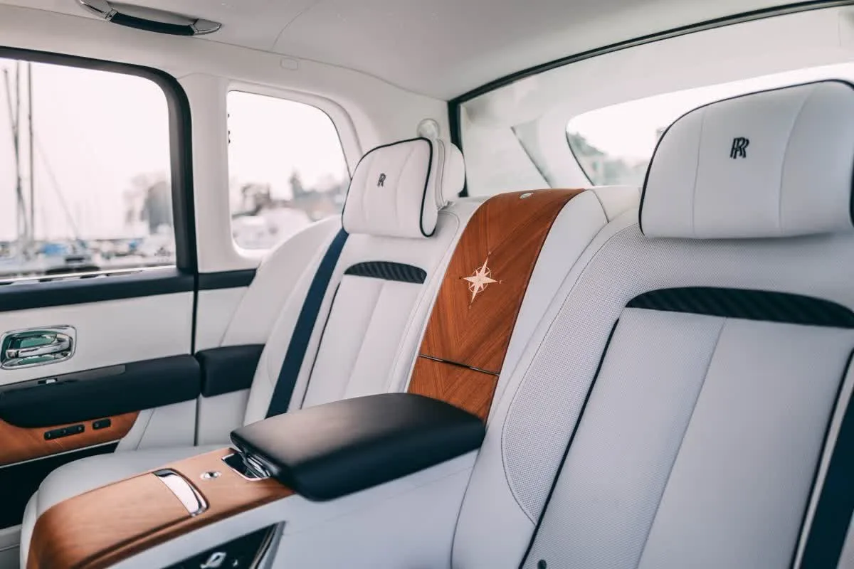 Rear teak console Rolls-Royce Cullinan Yachting