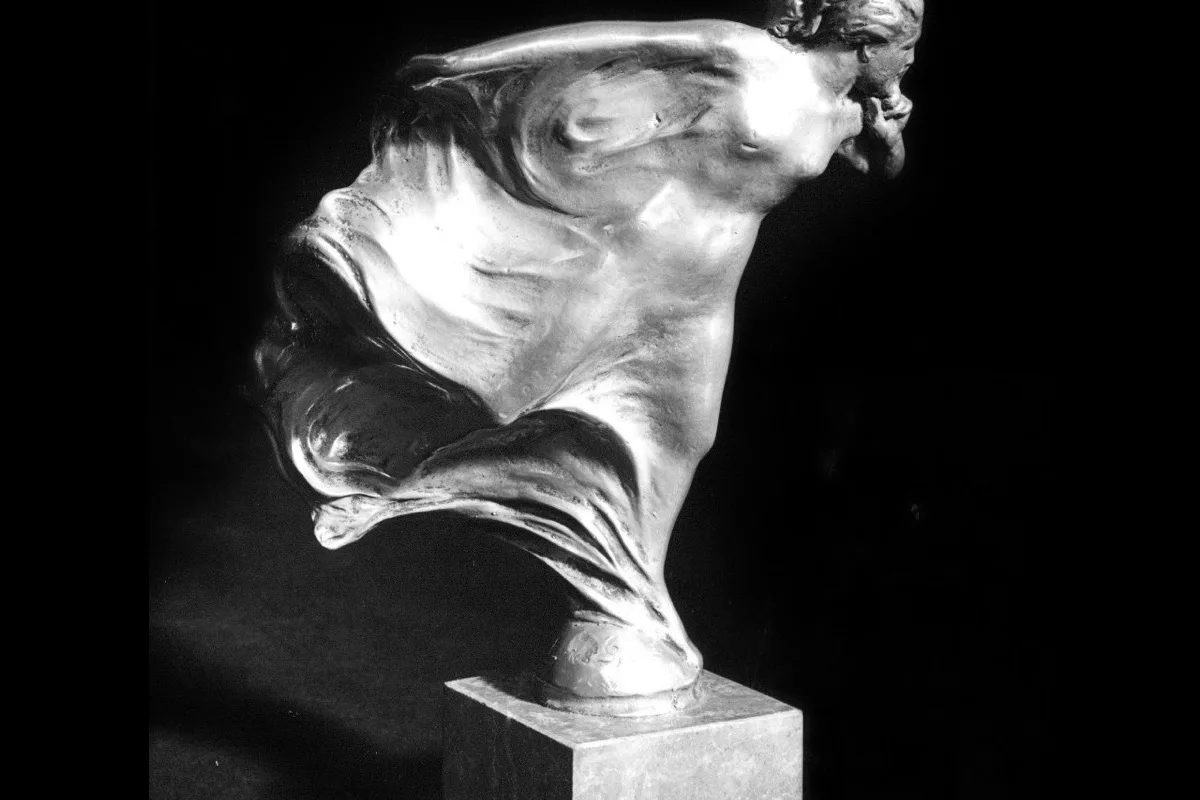 the whisper original sculpture sykes