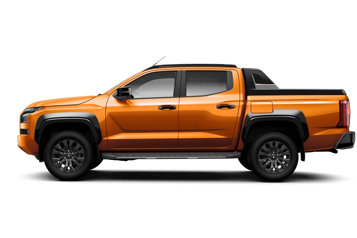 26MY-mitsubishi_Triton_AUS_DCAB_GSR_side_M14