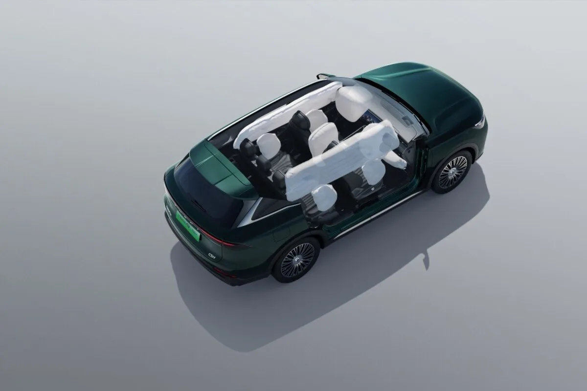 2026 Chery Tiggo 9 CSH safety cutaway with transparent body and deployed cabin airbags