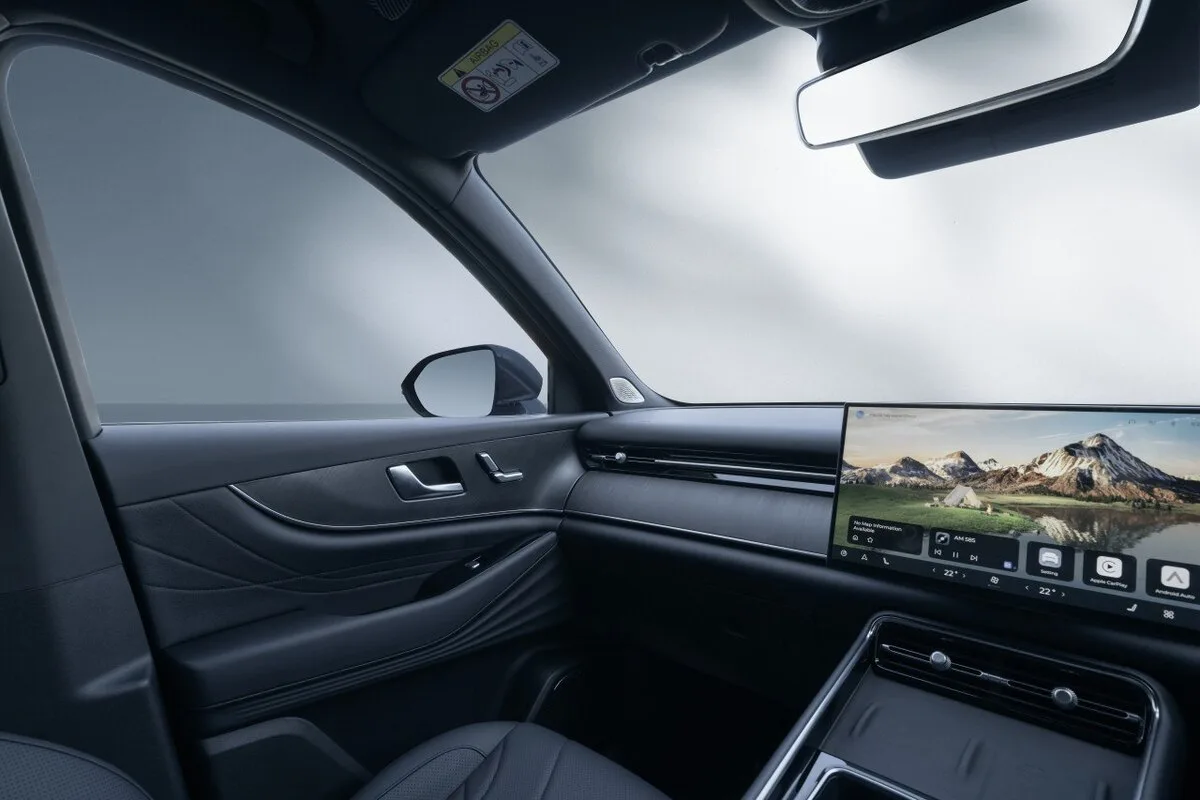 2026 Chery Tiggo 9 CSH passenger side interior view with widescreen infotainment display and sculpted door trim