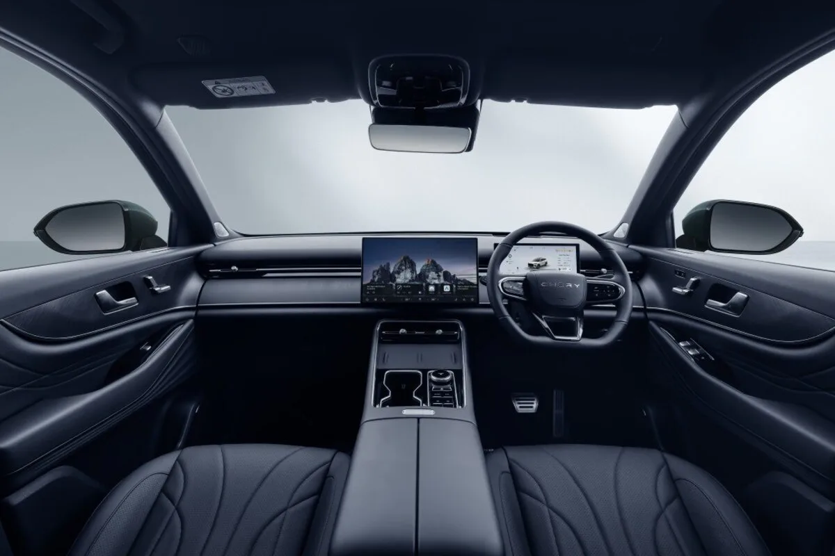 2026 Chery Tiggo 9 CSH right hand drive interior with digital cluster, widescreen display, and black leather seats