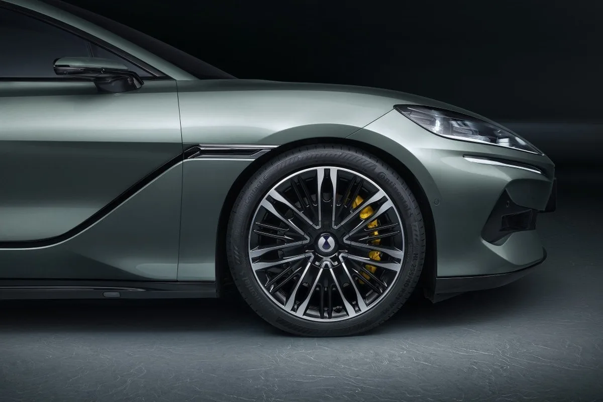 Close up of the 2026 DENZA Z9GT wheel with performance brake detail