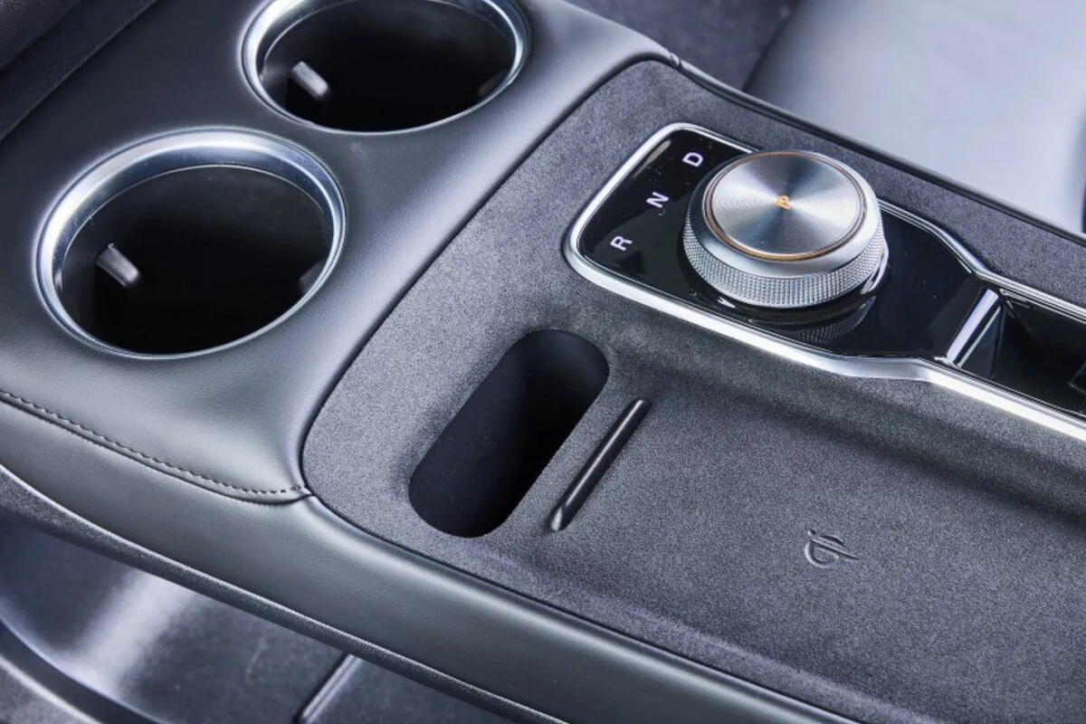 MG4 front front centre console