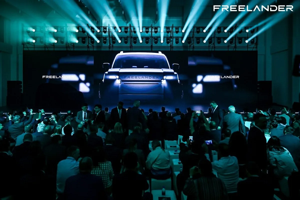 Freelander 8 global debut stage in China with blue launch lighting
