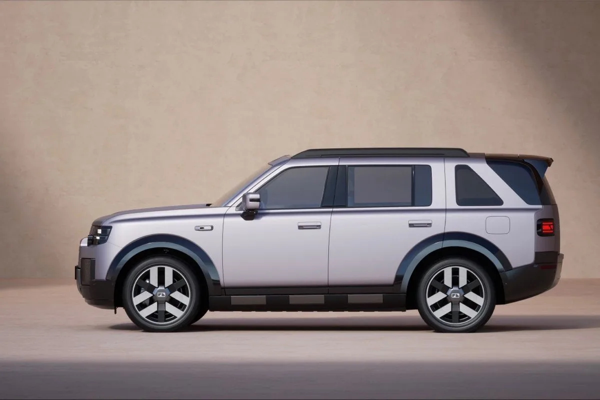 Freelander 8 side profile studio view showing squared SUV proportions