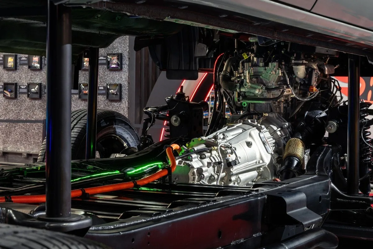 2026 JAC Hunter PHEV underbody detail showing chassis components drivetrain and orange high voltage cables