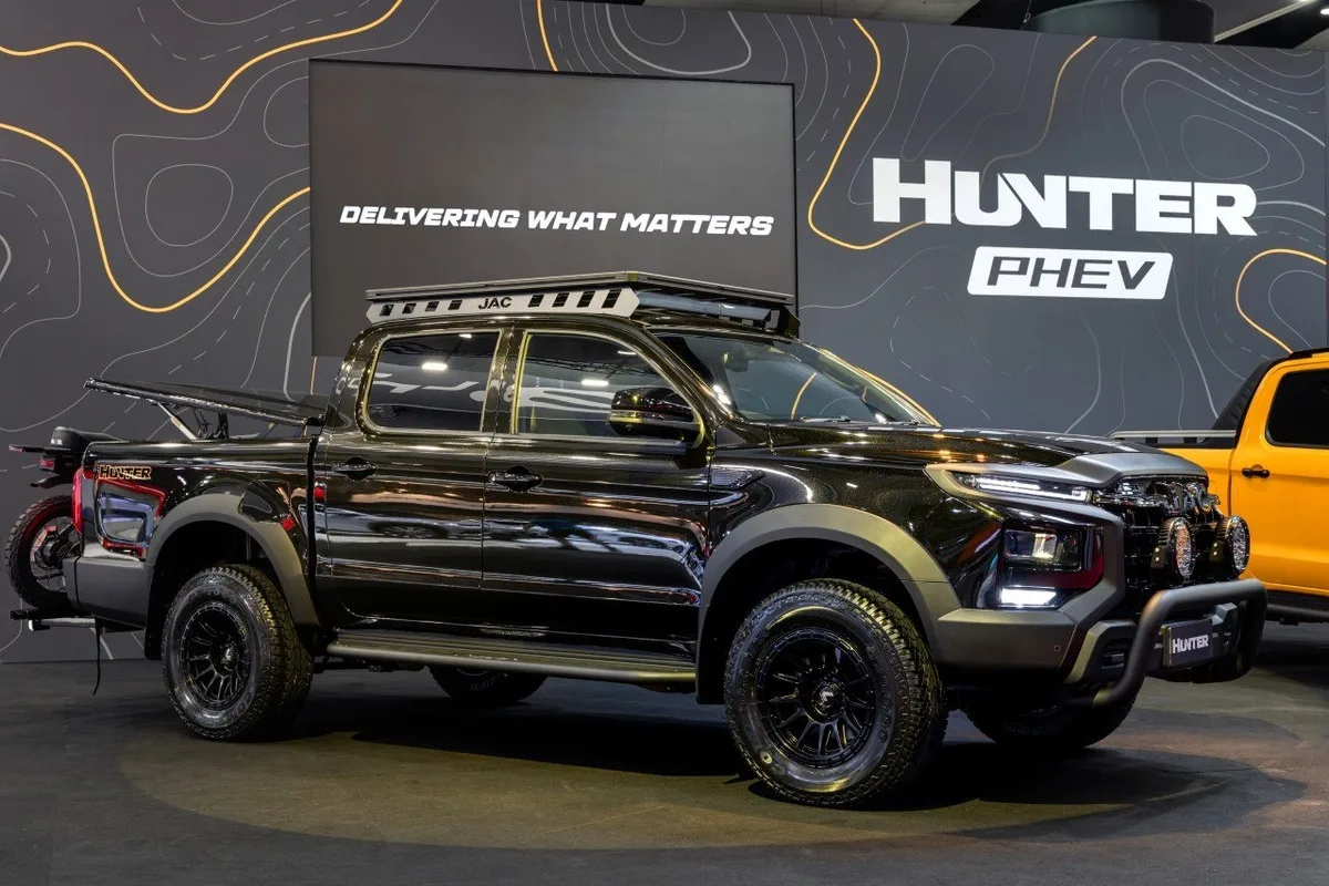 2026 JAC Hunter PHEV in black shown from the front three quarter at the Melbourne Motor Show