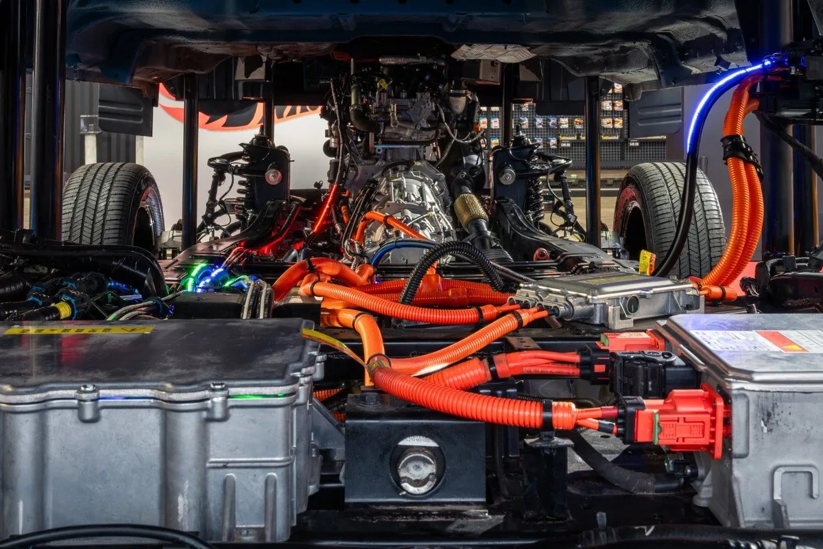 2026 JAC Hunter PHEV chassis close up with suspension modules and orange electric power cables