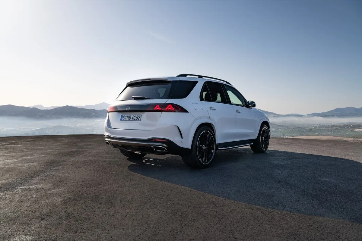 2026 Mercedes-Benz GLS front view with upright star on bonnet