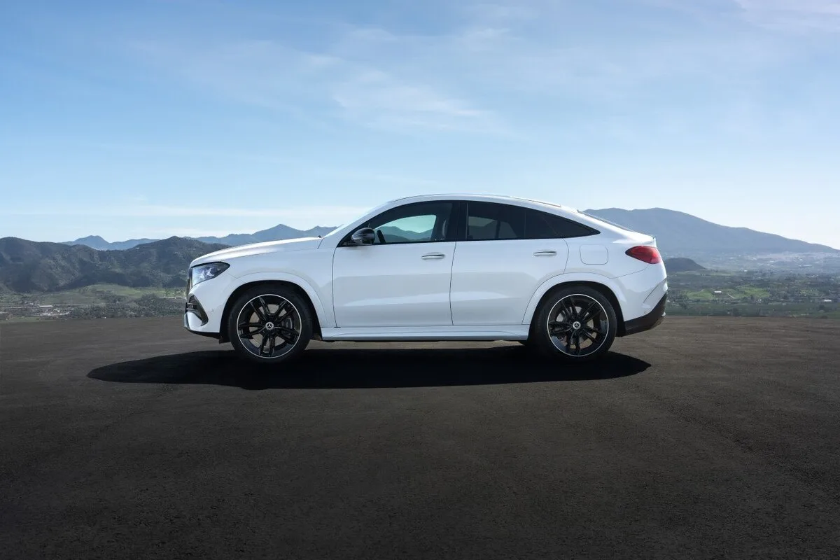 2026 Mercedes-AMG GLE 53 rear view with dual exhaust