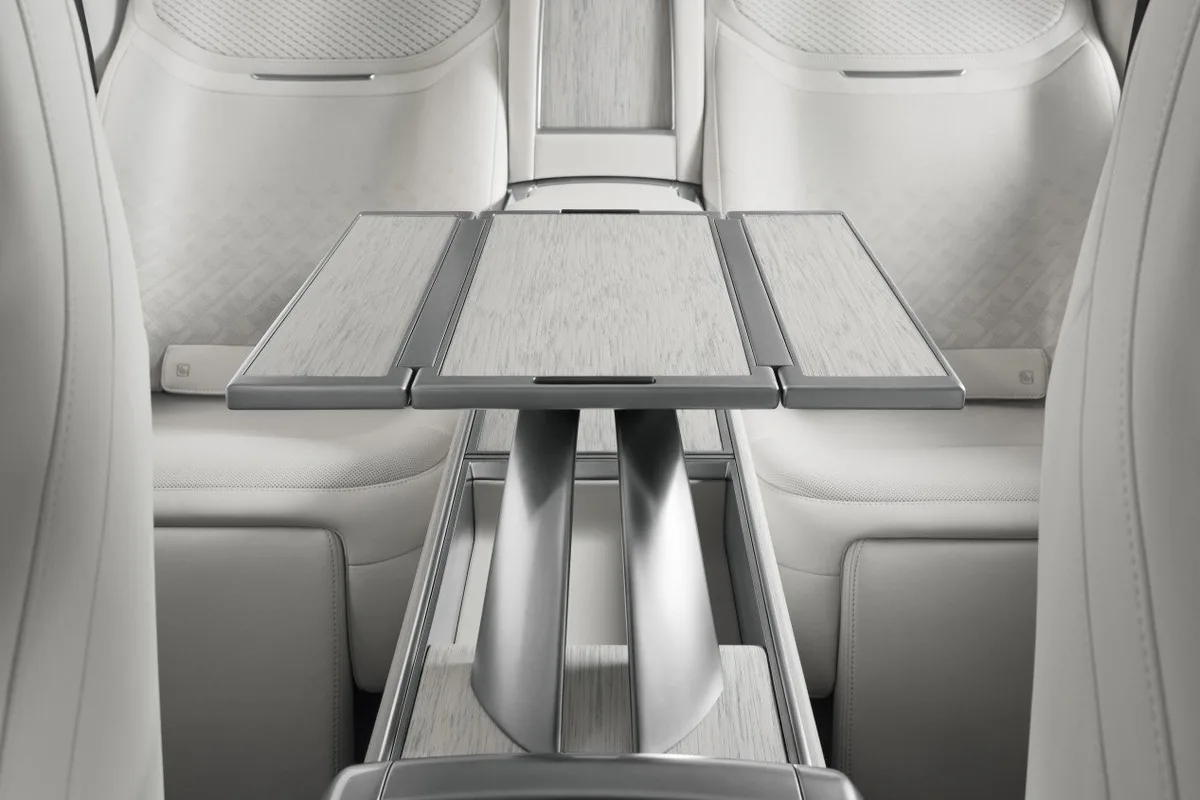 Range Rover SV Ultra rear club table deployed between the executive seats