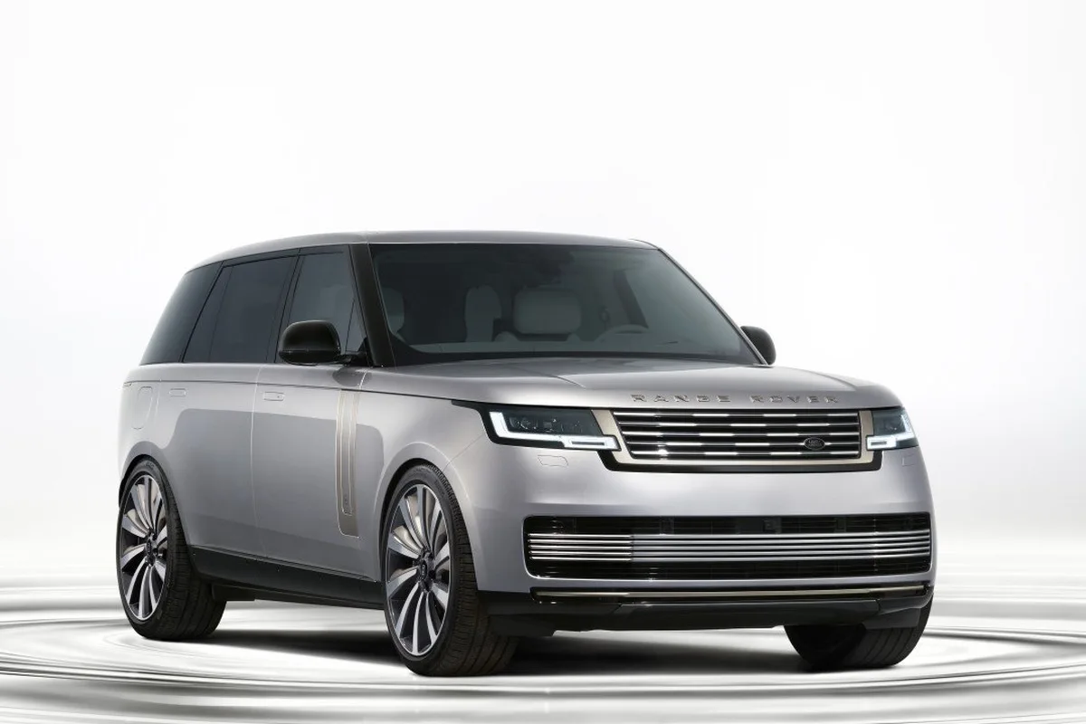 Range Rover SV Ultra front three-quarter studio image in Titan Silver