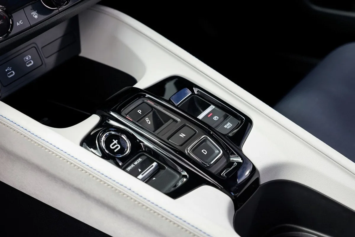 Honda Prelude centre console with push-button gear selector