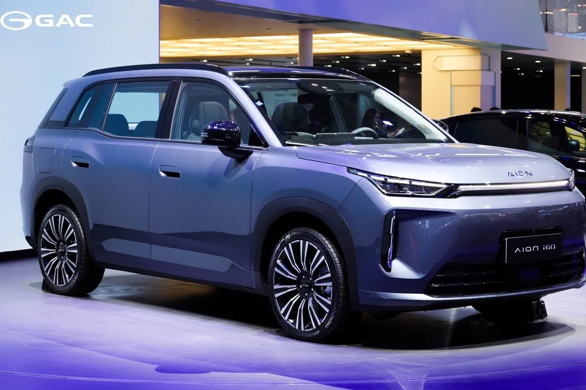 Silver AION i60 SUV displayed at the GAC booth at Auto China 2026