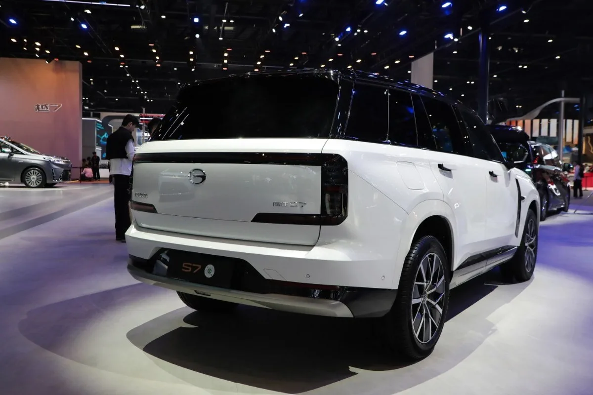 White GAC S7 SUV displayed from the rear three-quarter angle on the GAC Group stand
