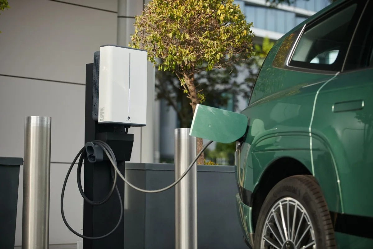 Hyundai IONIQ 9 plugged into a StarCharge Halo bidirectional DC charger