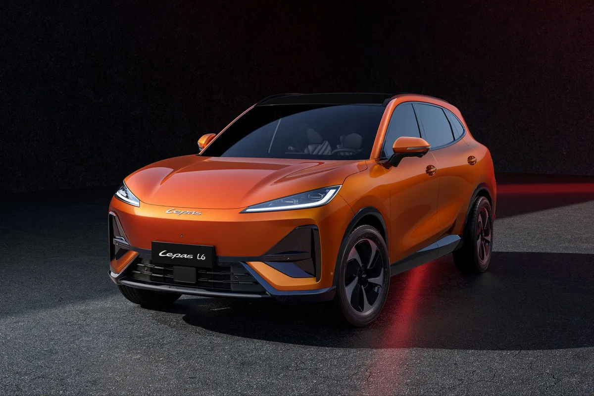 Lepas L6 electric SUV front three-quarter view