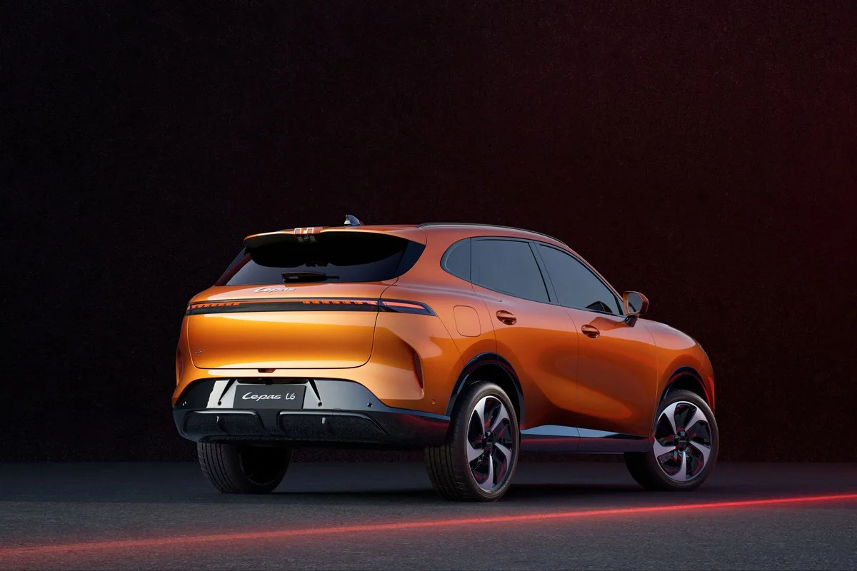 Lepas L6 electric SUV rear three-quarter view