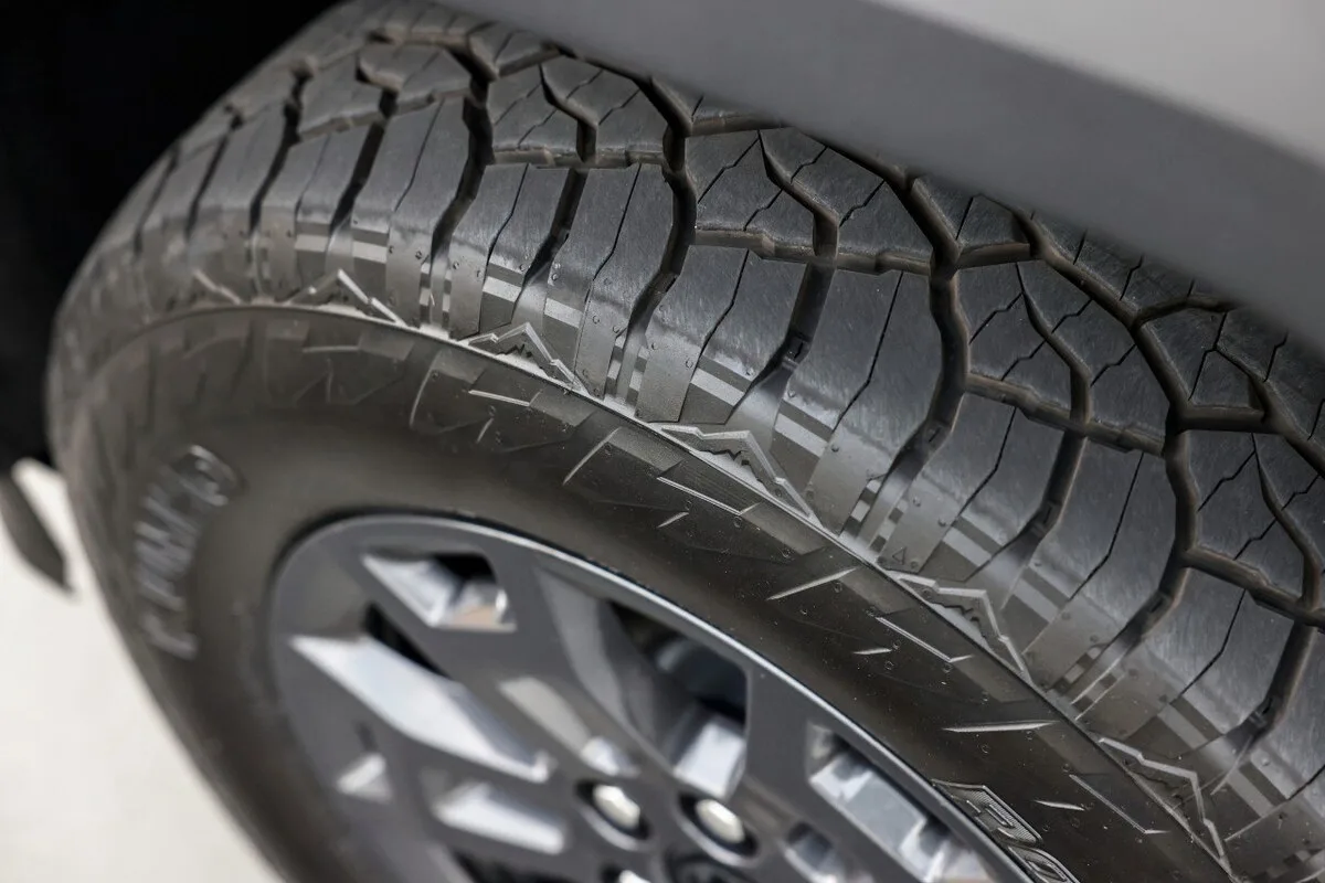 2026 MG MGU9 Black Edition all-terrain tyre tread close-up