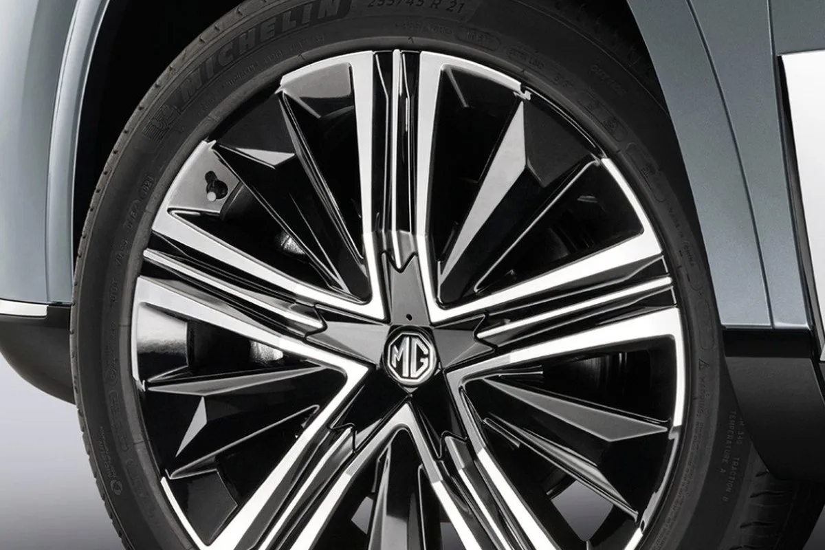 MG QS Essence AWD alloy wheel