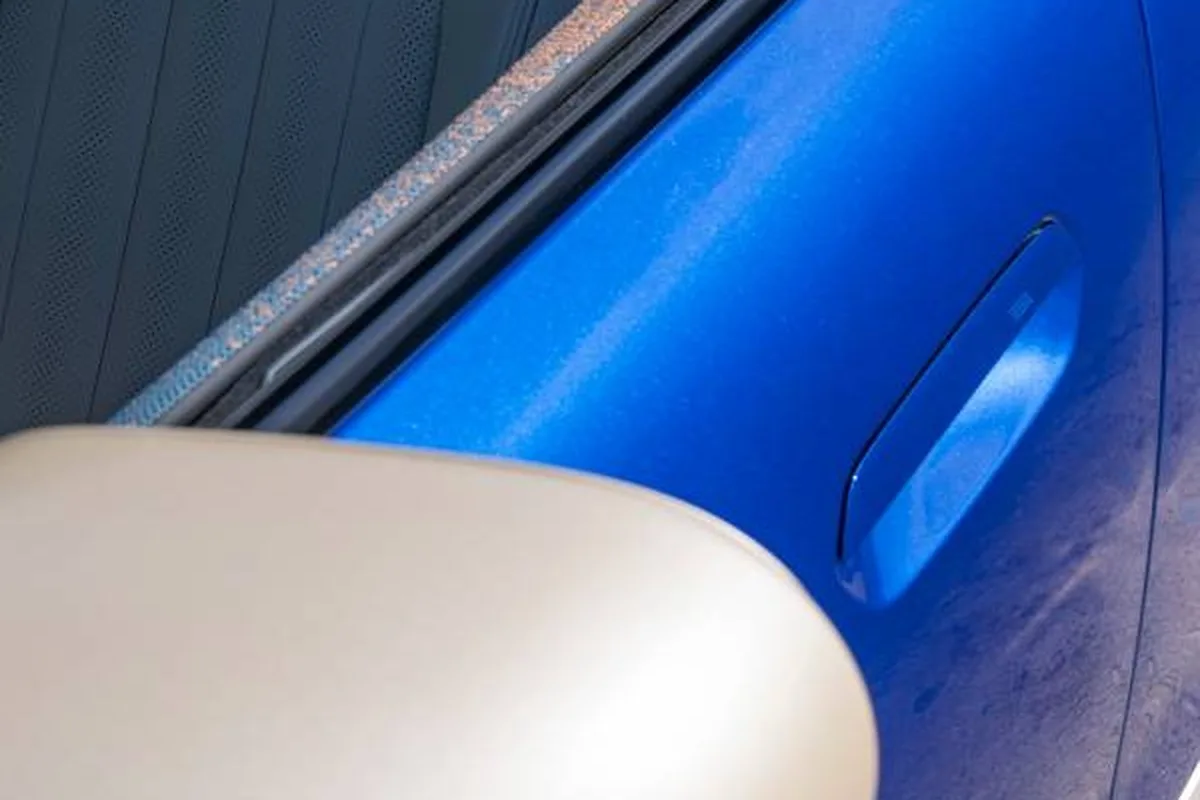 MINI Countryman E cabin showing the round OLED centre display