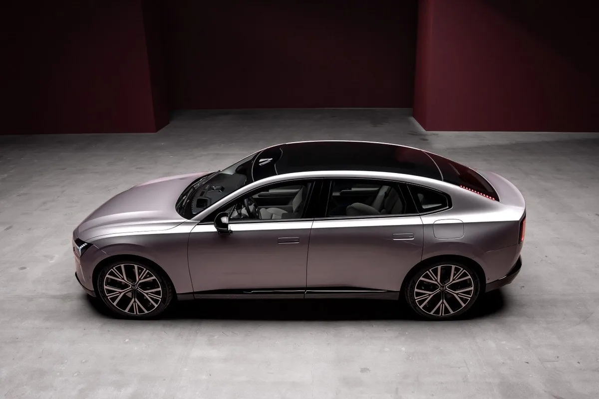Volvo ES90 side view showing the roofline and glasshouse