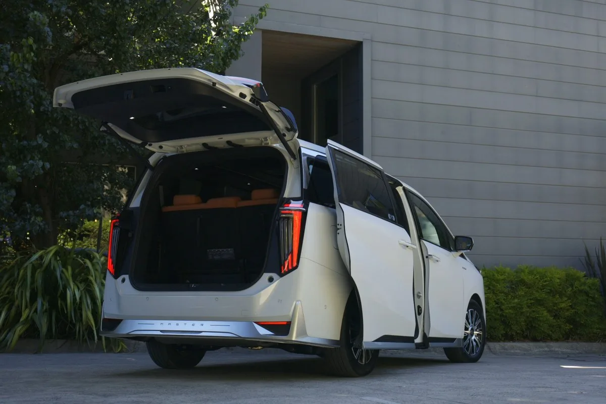 GAC M8 with the tailgate and sliding door open