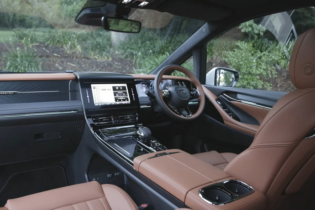 GAC M8 dashboard and front seats in tan leather