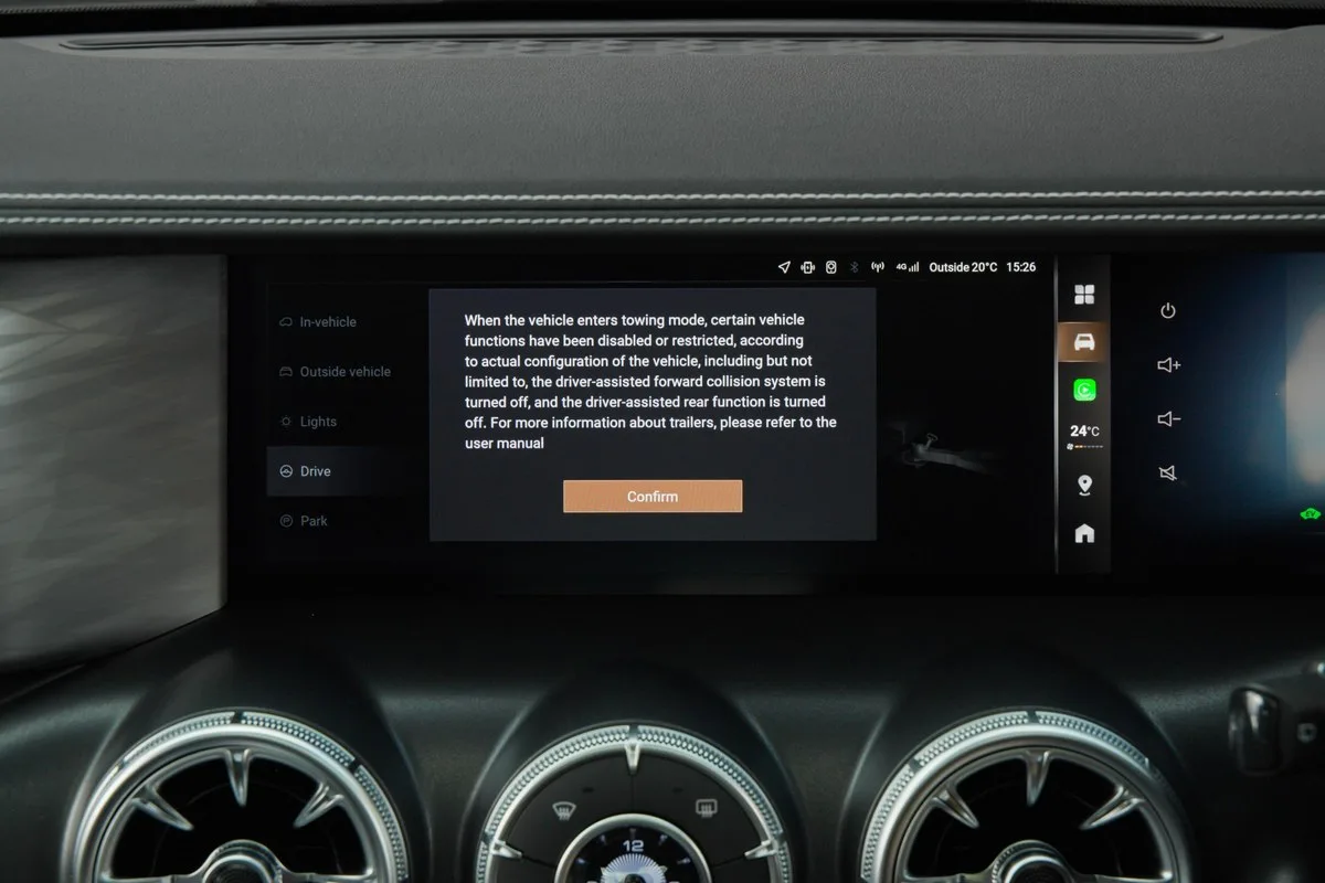 GWM Tank 300 Ultra Hi4-T centre screen showing the towing mode warning