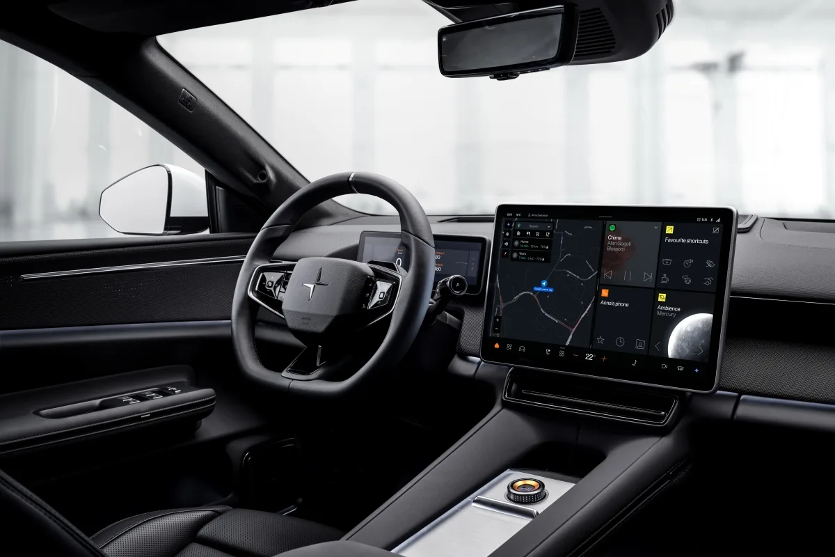 Polestar 4 SUV front dash screen and console