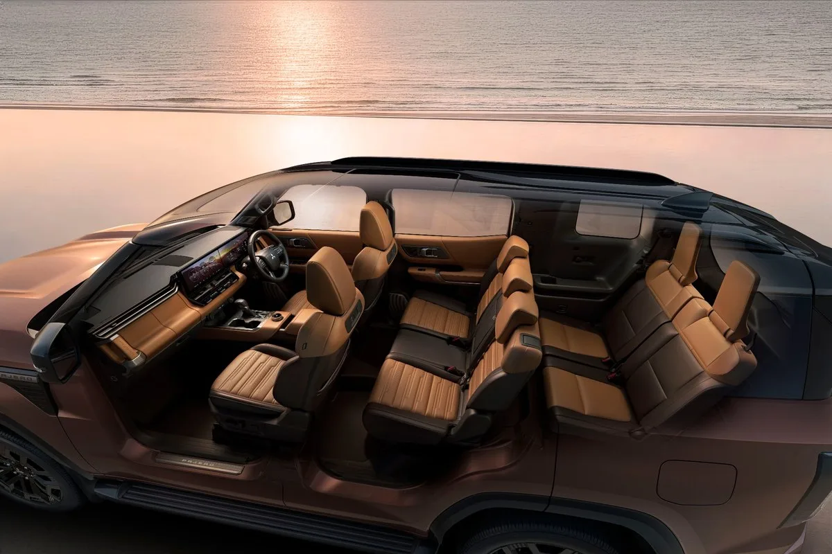 Cutaway view of the Mitsubishi Pajero showing all three rows of seats