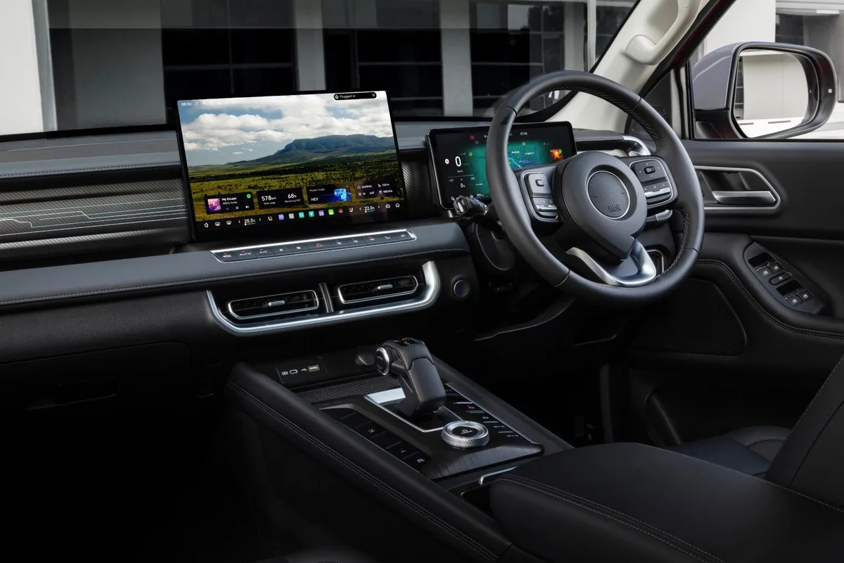 GWM Cannon Hi4-T dashboard with 15.6-inch touchscreen and digital cluster