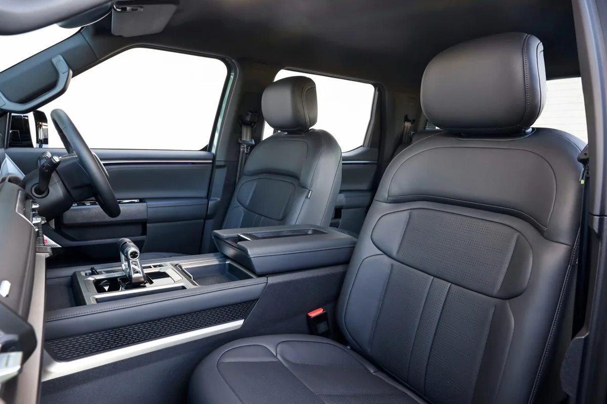 2026 MG U9 EV front seats and console