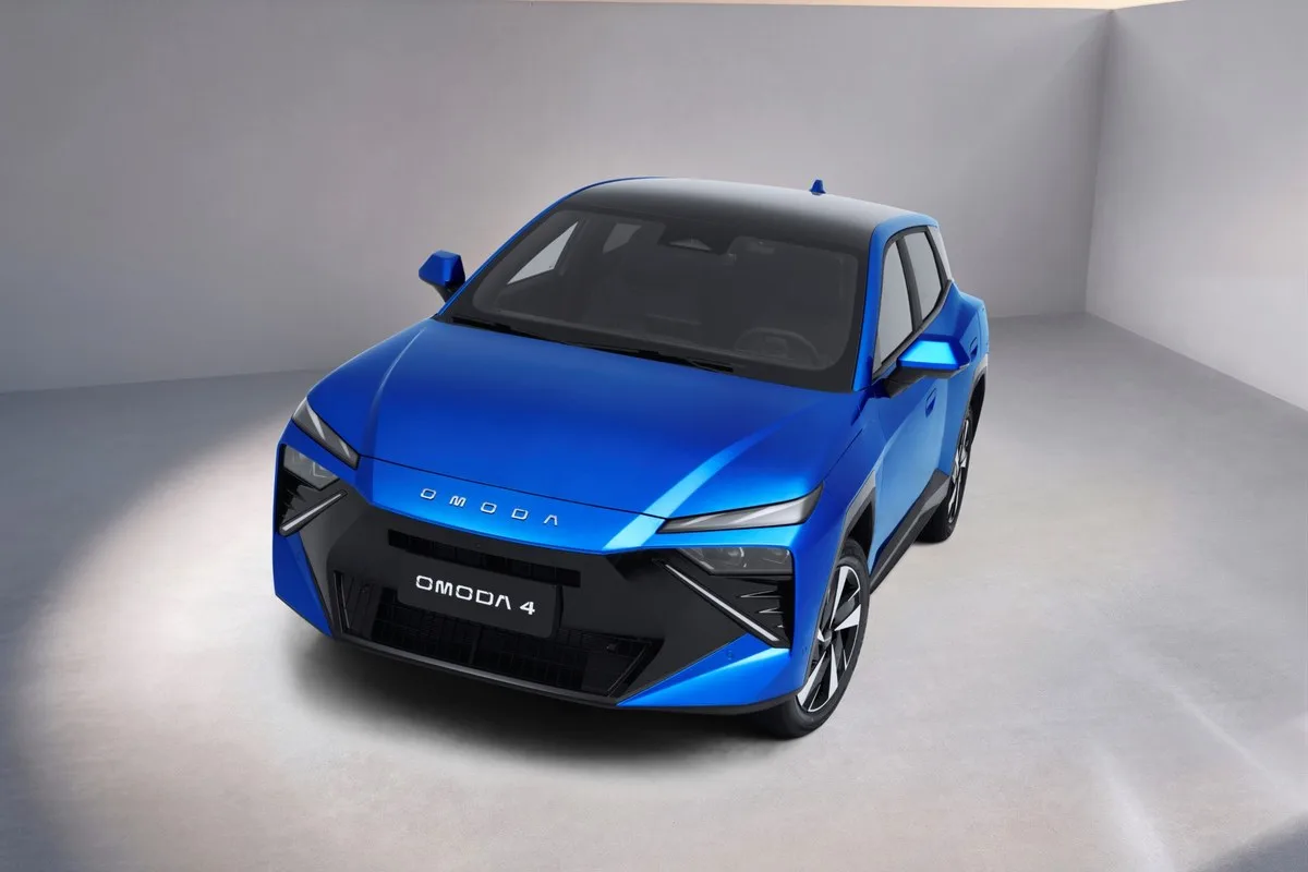 Blue Omoda 4 nose with full-width light bar and OMODA lettering