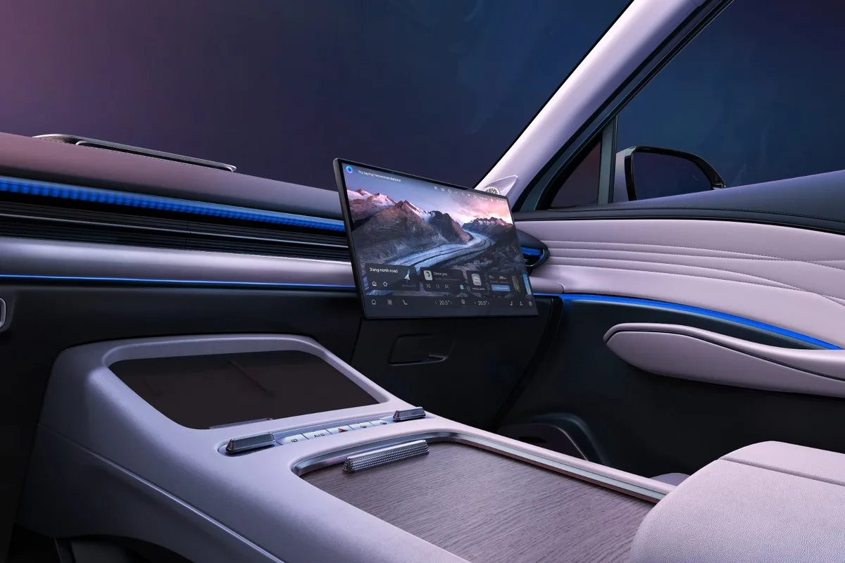 Omoda 7 centre touchscreen and console close up