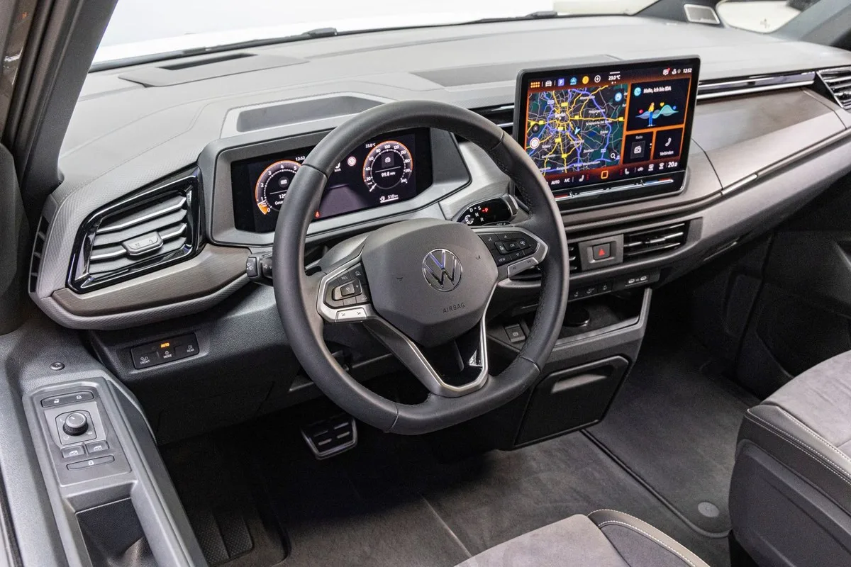 Dashboard and steering wheel of the new Volkswagen Caravelle with the 12.9-inch screen
