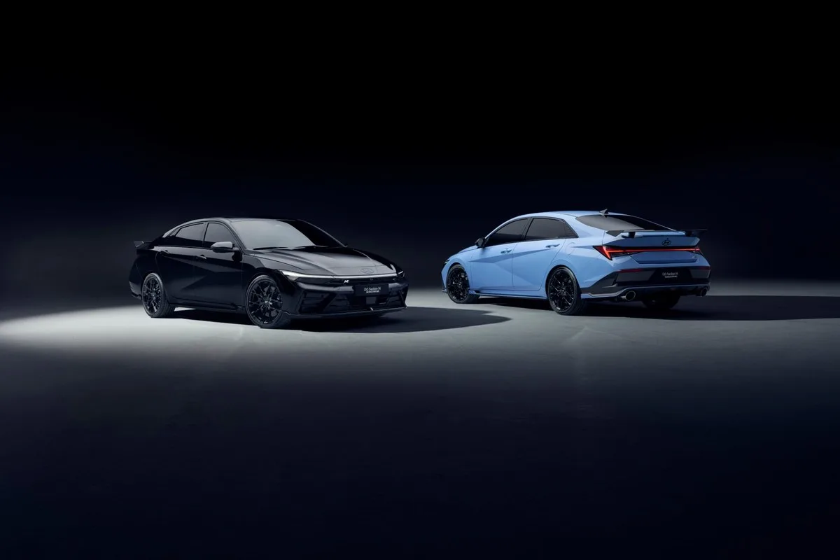 Black and blue Hyundai i30 Sedan N Monochrome sedans side by side