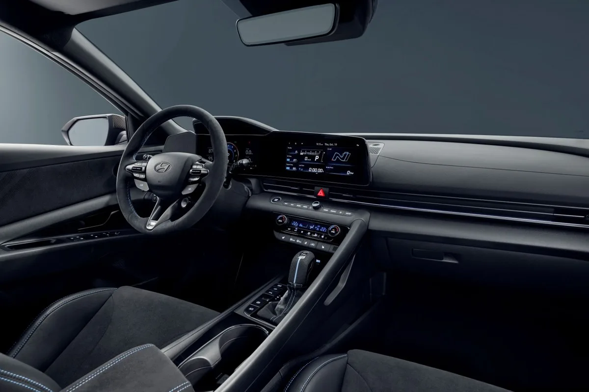 Dashboard and screens of the Hyundai i30 Sedan N Monochrome