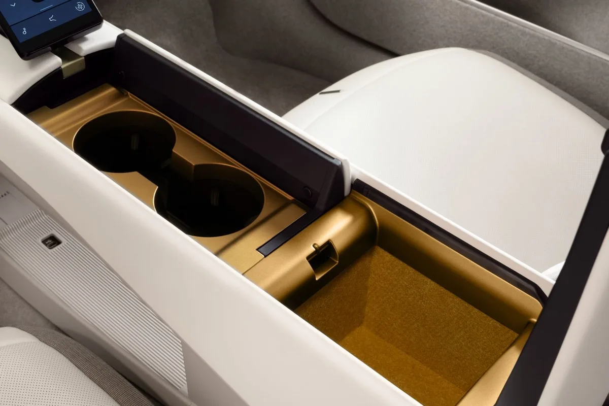 Jaguar Type 01 brass-lined cupholders