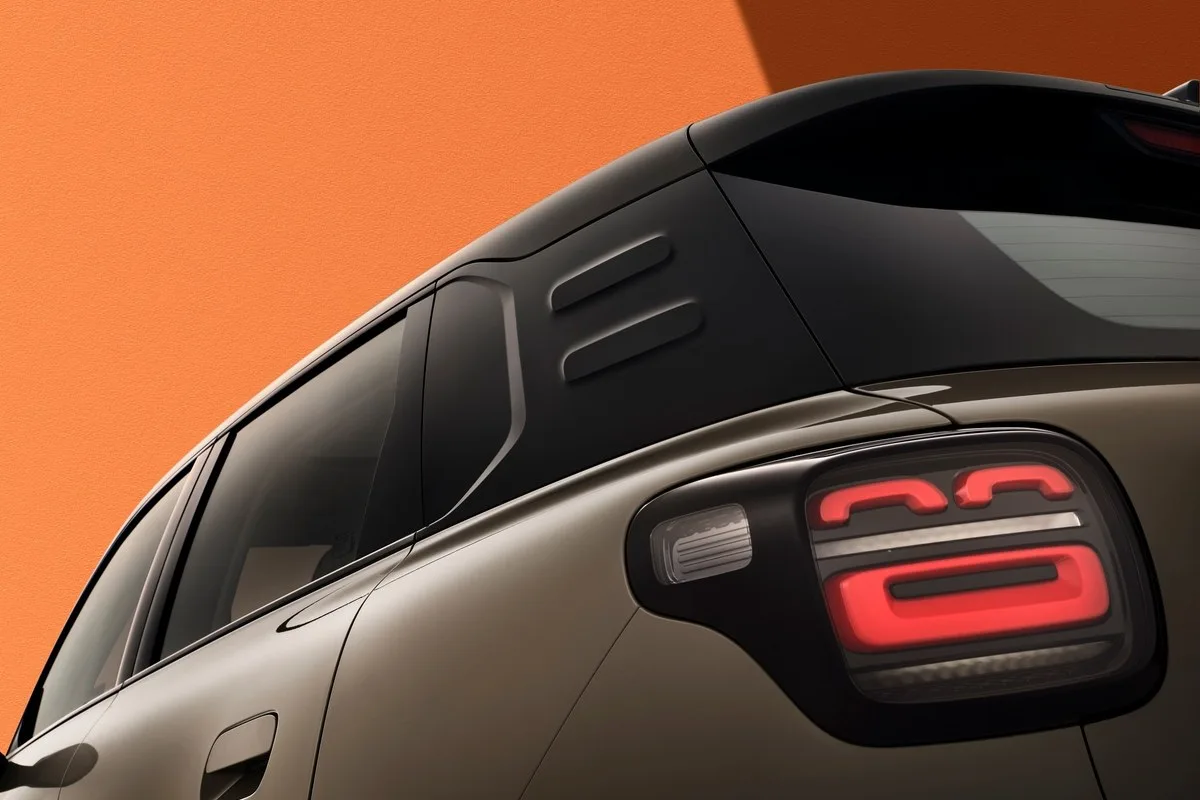 Leapmotor B03X rear pillar and tail light close up