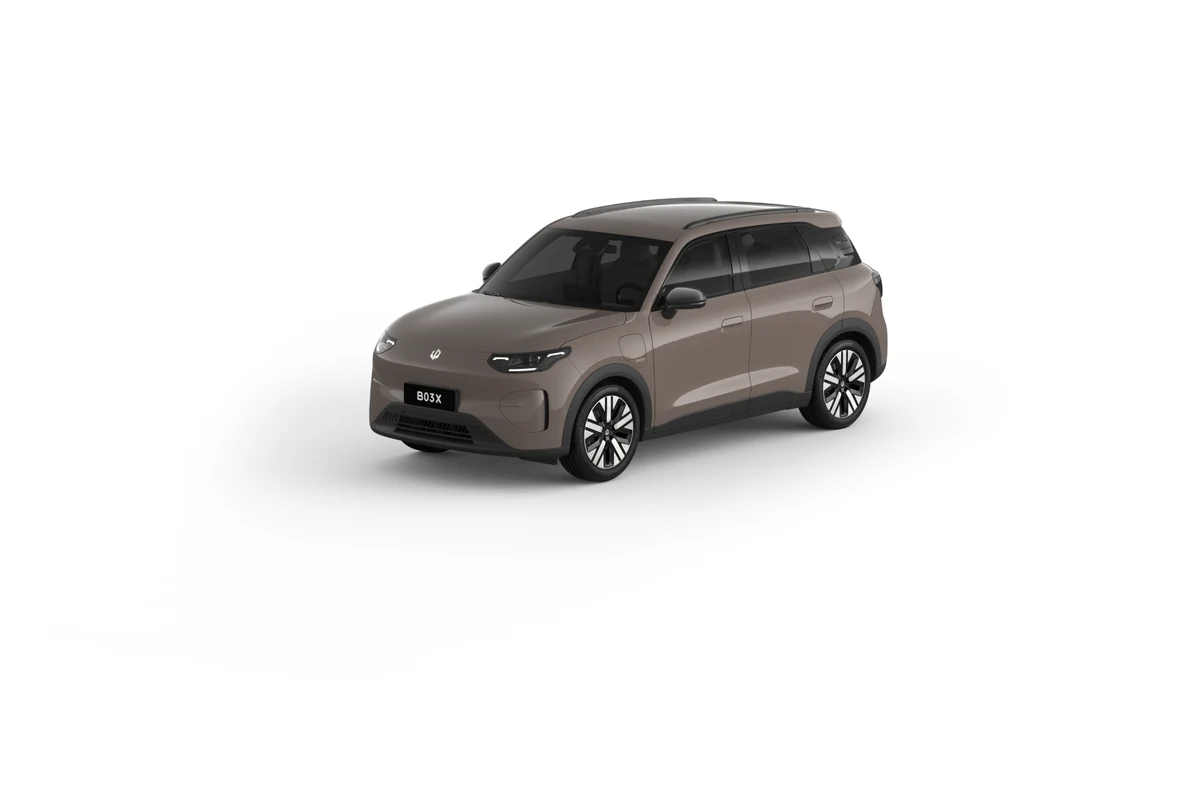 Leapmotor B03X electric SUV front three-quarter view in brown
