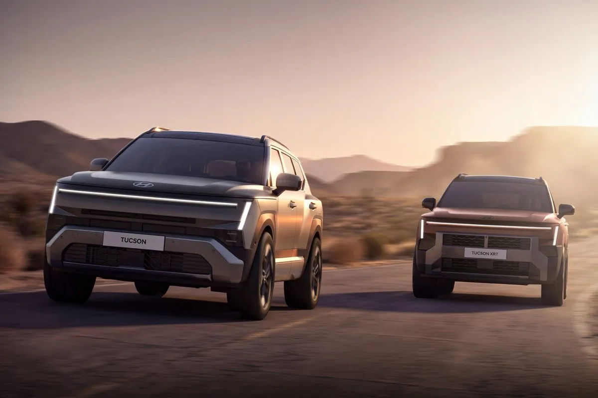 Hyundai Tucson and Tucson XRT driving on a desert road